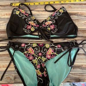 Athleta women’s Bikini size Small super cute dark blue pink green design